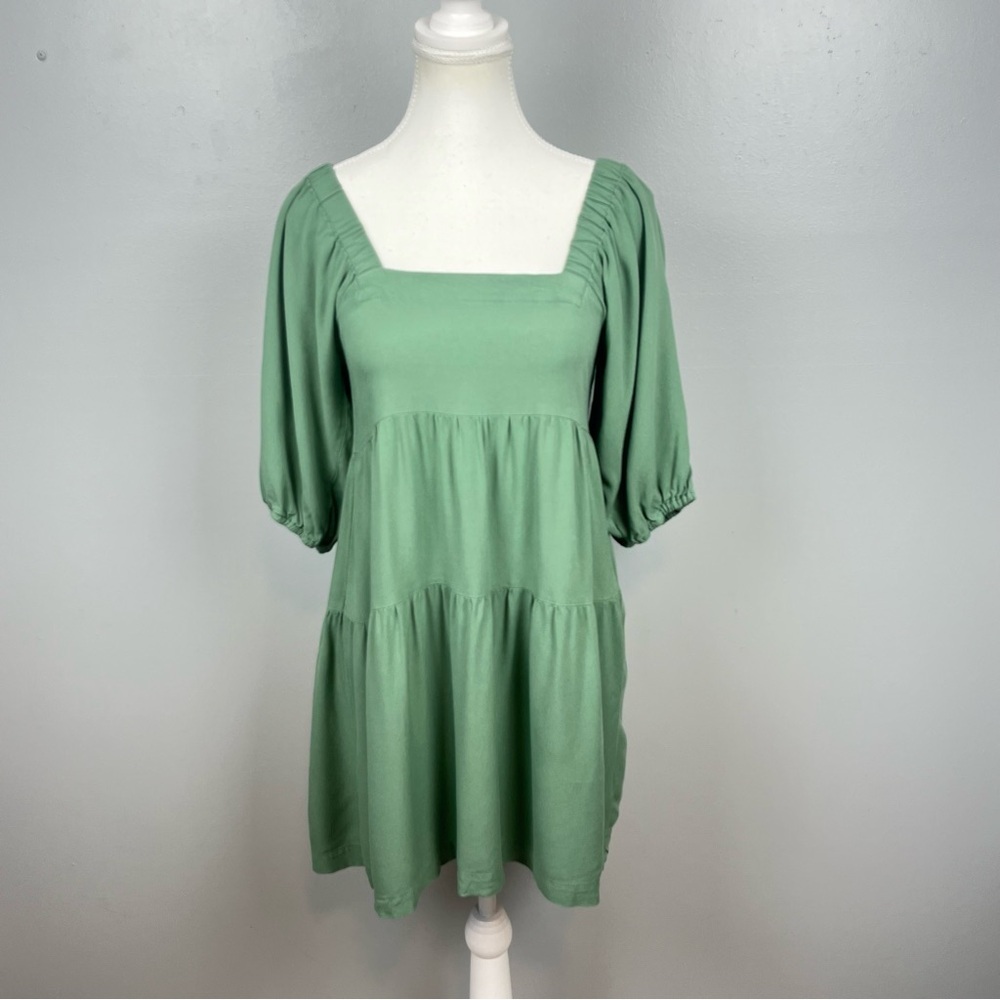 Hunter & Brown green 100% rayon tiered puff sleeve mini dress, small.